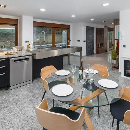Holiday home Espectacular Con Piscina, Sauna Y Jacuzzi Soano